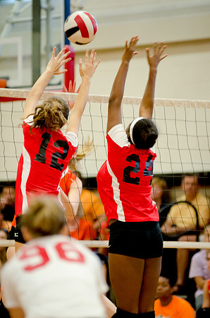 girls-volleyball-9-29-12-004
