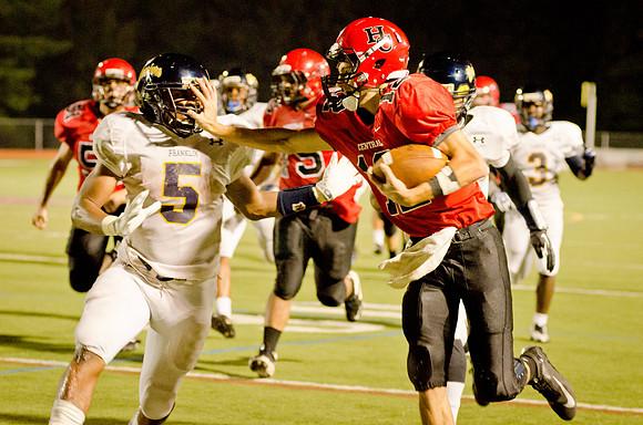 hc-football-9-7-12-075